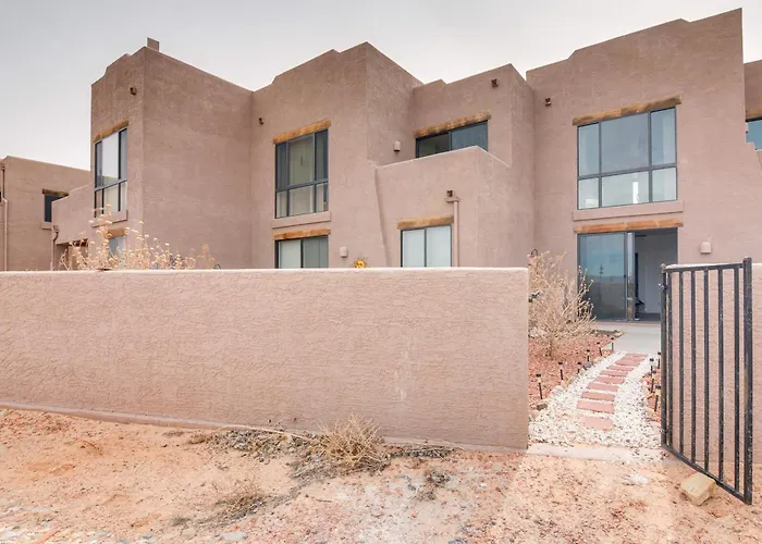 Powell Views: Adobe Townhome W/ Patio *